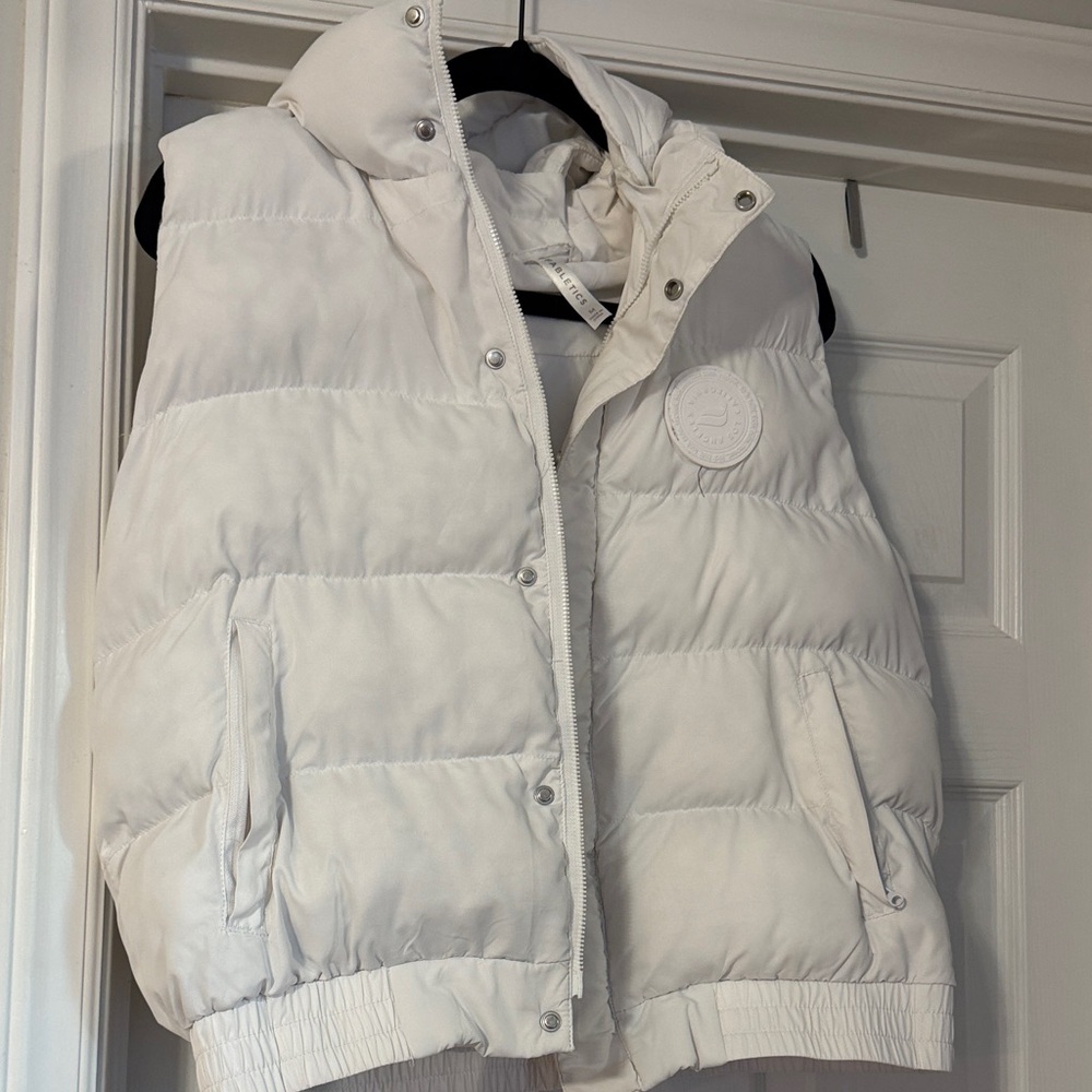 Fabletics Women’s White Puffer Vest - Picture 5 of 8